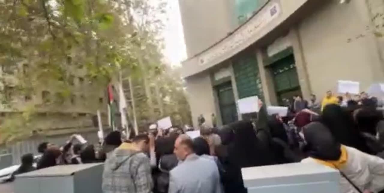 تجمع پرستاران دانشگاه علوم پزشکی تهران؛ تعرفه ما کجاست؟