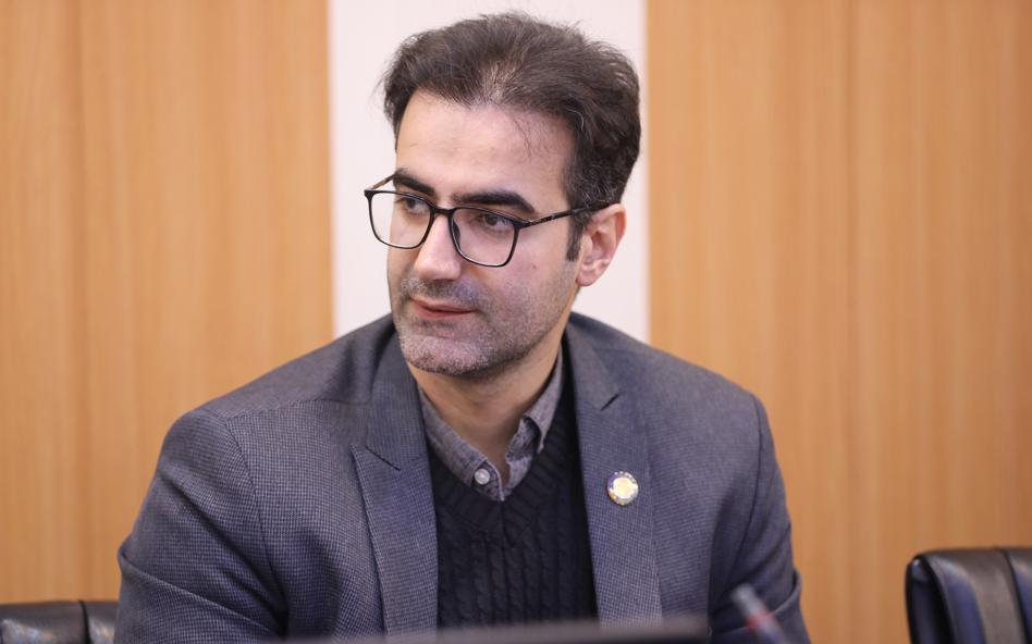 سیاستهای حاکمیتی برای بهبود شرایط کاری پرستاران اصلاح شود