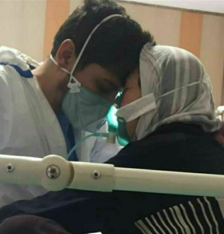 صحنه‌ای احساسی از همدردی یک پرستار با مادر بیمارش
