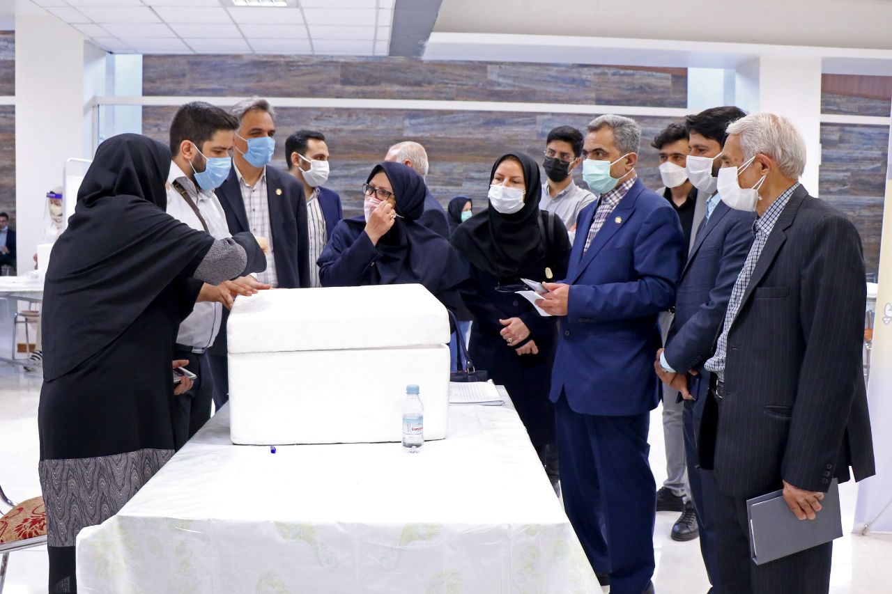 بازدید معاون پرستاری وزارت بهداشت از مرکز تزریق واکسن نظام پرستاری