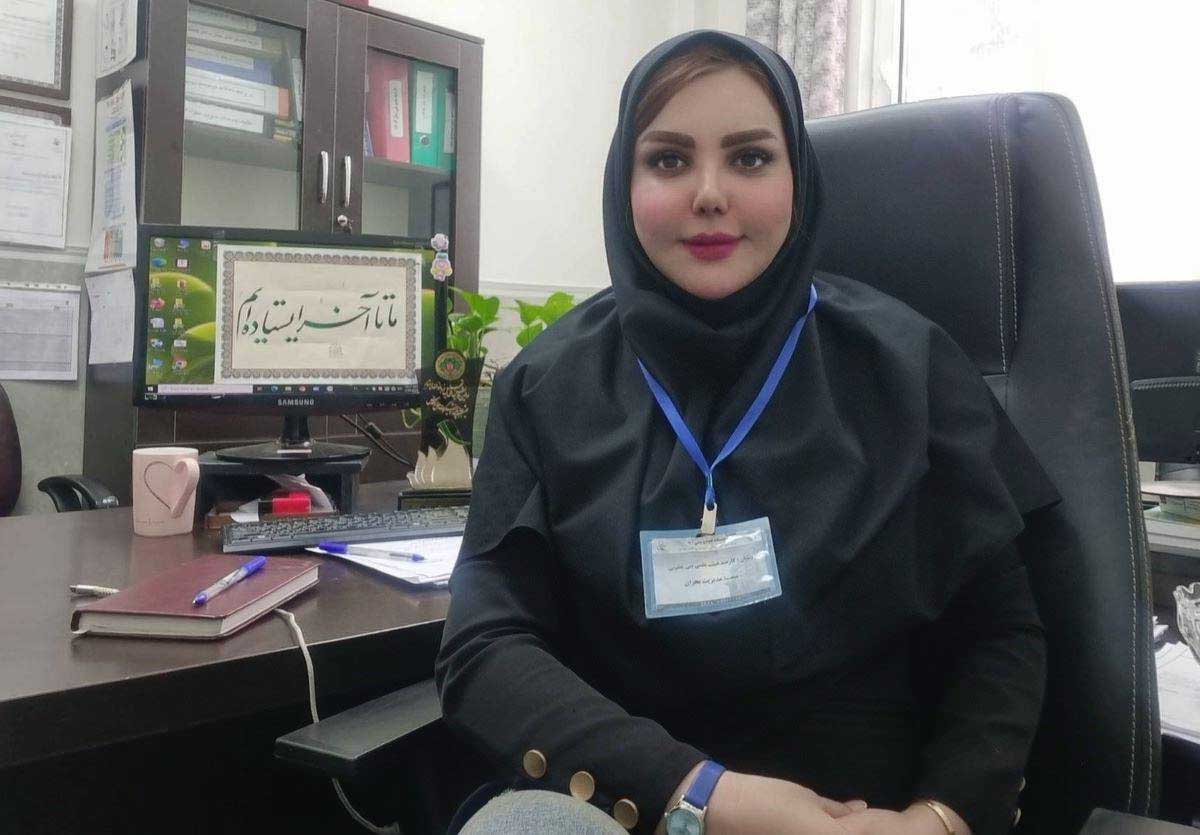 چه کادر درمان و چه نیروهای نظامی ارتش با تمام توان پای مردم ایران هستیم چه کادر درمان و چه نیروهای نظامی ارتش با تمام توان پای مردم ایران هستیم