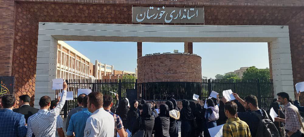 تجمع پرستاران اهوازی در اعتراض به اجرای ناقص قانون تعرفه‌گذاری